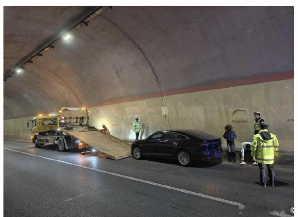 轿车刹车失灵以时速115狂奔490公里看了一眼，涉事车辆时一台奔腾B70，纯燃