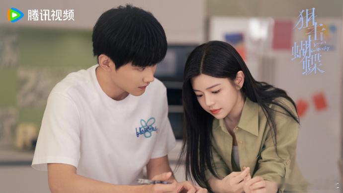 男主有点心眼全使女主身上了李雾这年下小狼狗太会了，一边示弱一边进攻，用头疼当借