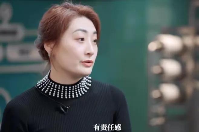 宗庆后的弟弟宗泽后曾评价侄女宗馥莉的性格：“她从小就很自私，六亲不认。”果然