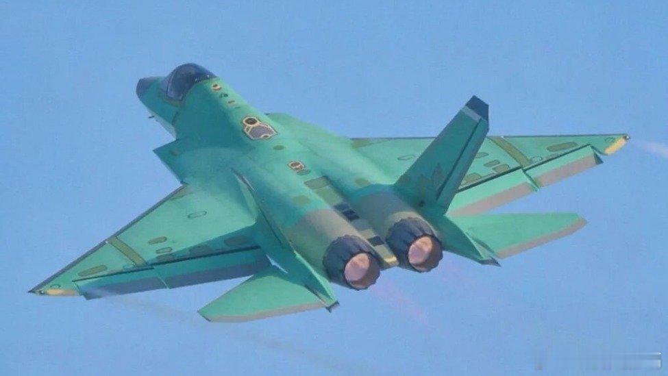 凤凰新闻【歼-35新年第一飞！试飞机为何是“绿皮机”？】近日（1月6日），在航空