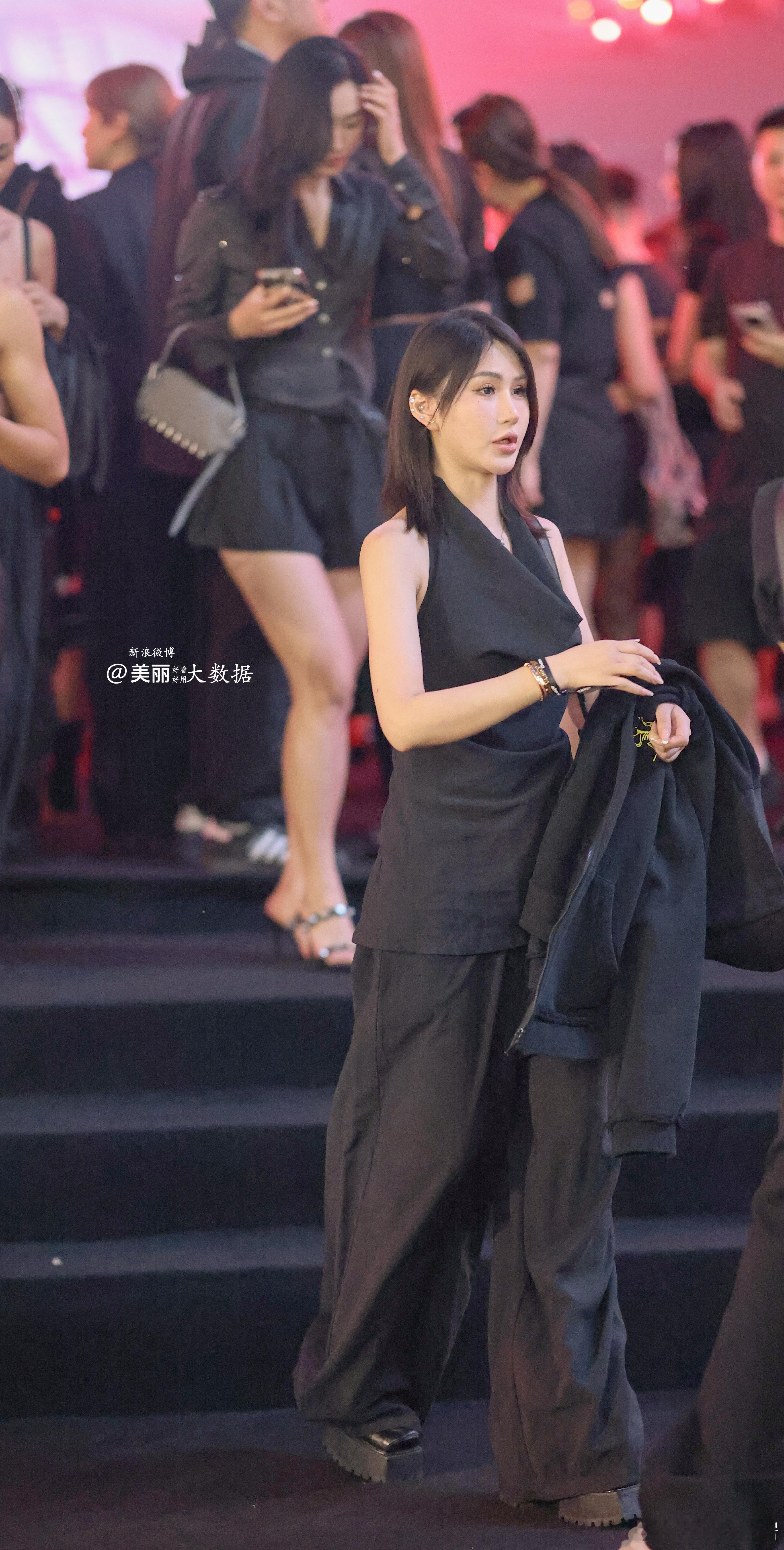 小姐姐们都以黑色为主打？​​​