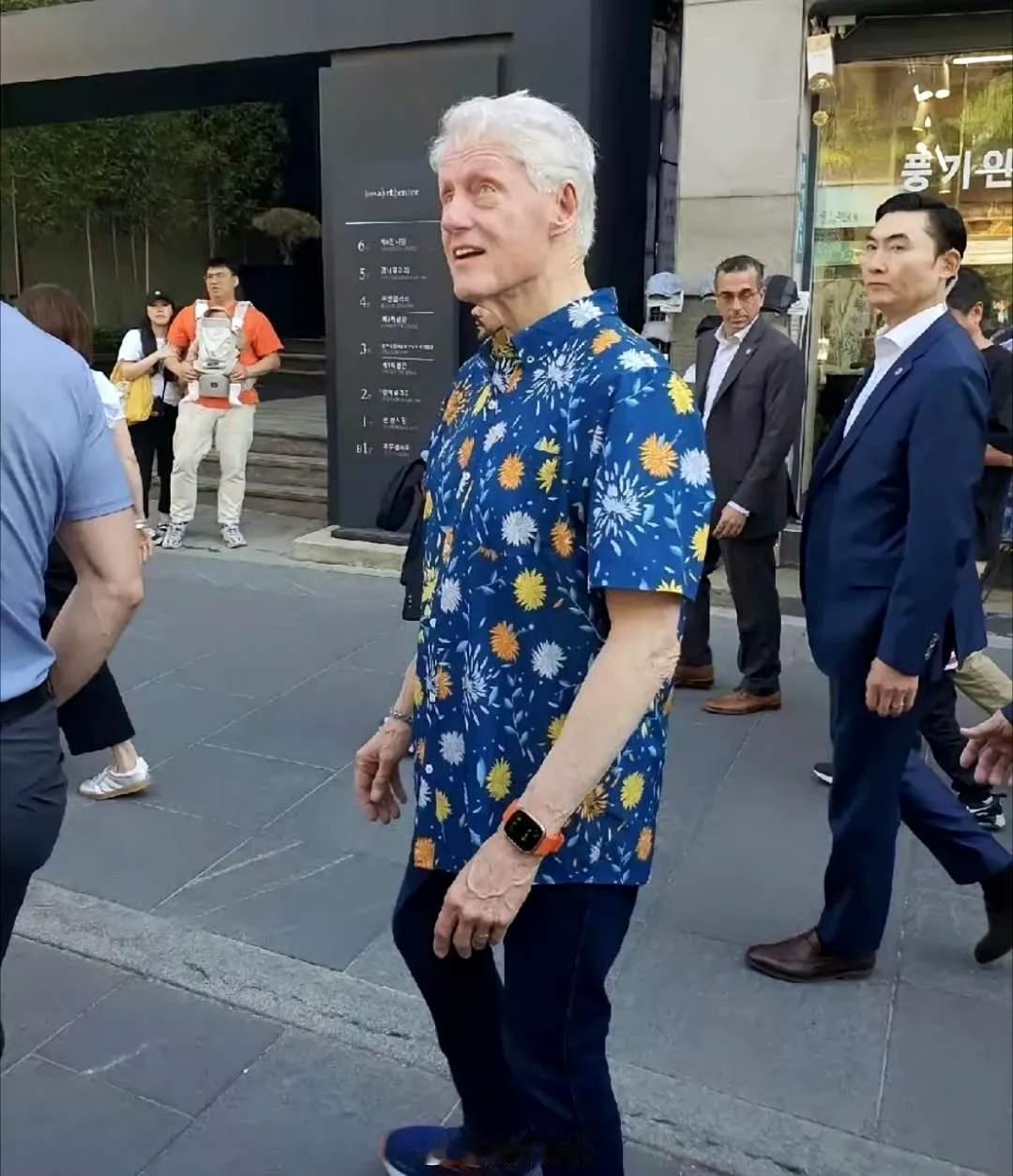 看看这些西方的顶层人物，一个个像个吸血鬼一样。以前觉得他们是不是使用某些手段让肉