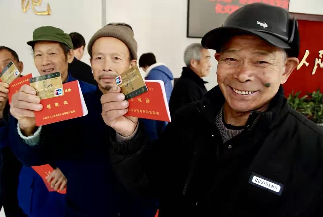 没儿没女死了照样能入土为安。老家村里的一个五保户，前天去世了，没想到村委会给他