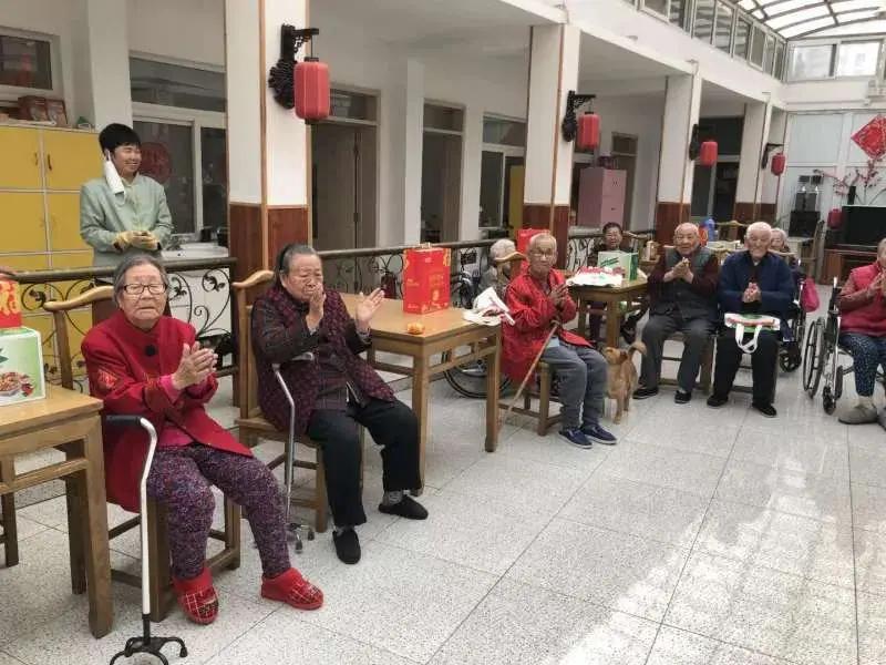 养老院里的特产——老年人的体味儿我陪94岁老妈住养老院24天了，最难以忍受的，