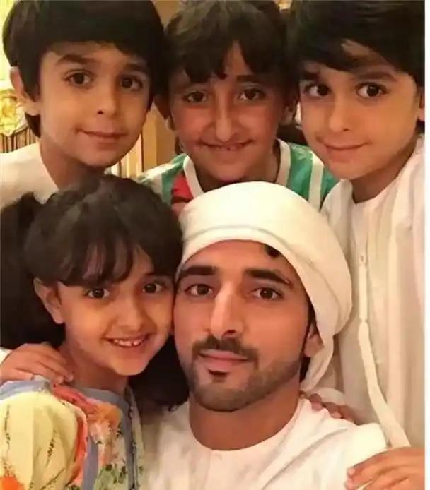 迪拜的太子妃诞下龙凤胎，正面照宛如洋娃娃，母妃遵守宫规不露面迪拜太子妃谢克哈