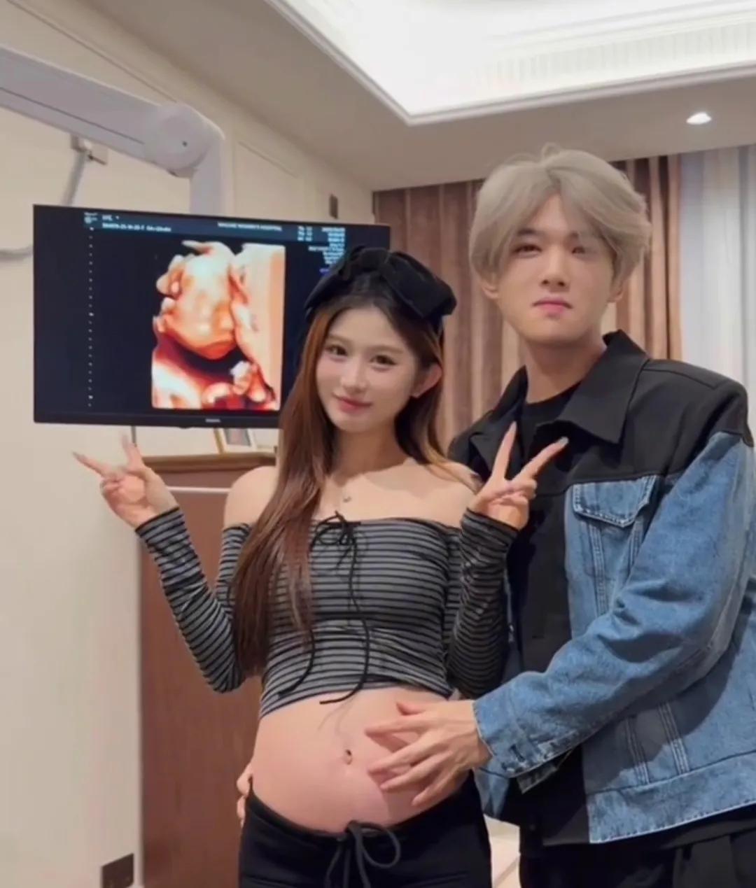 歌手鹿哈高调晒妻子孕照，明年将升级当爸爸！众所周知，鹿晗同关晓彤的恋情扑朔迷