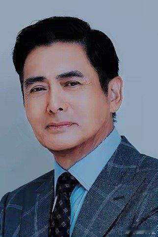 香港火灾后，佘诗曼22点37分发愿平安，陈伟霆23点40分为灾民祈福，我都不奇怪