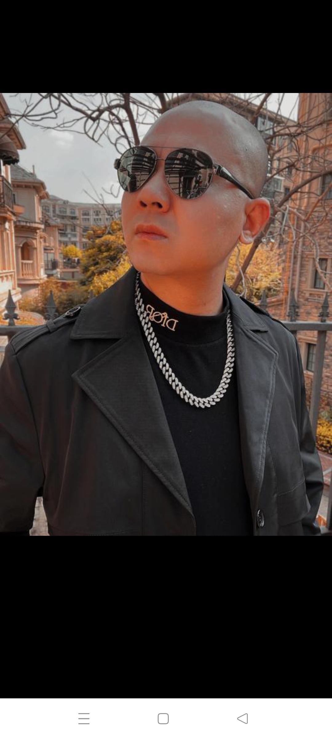 社会各色人等的“三件套”绝配(1)光头，横肉，粗金链——黑老大的绝配；(2)