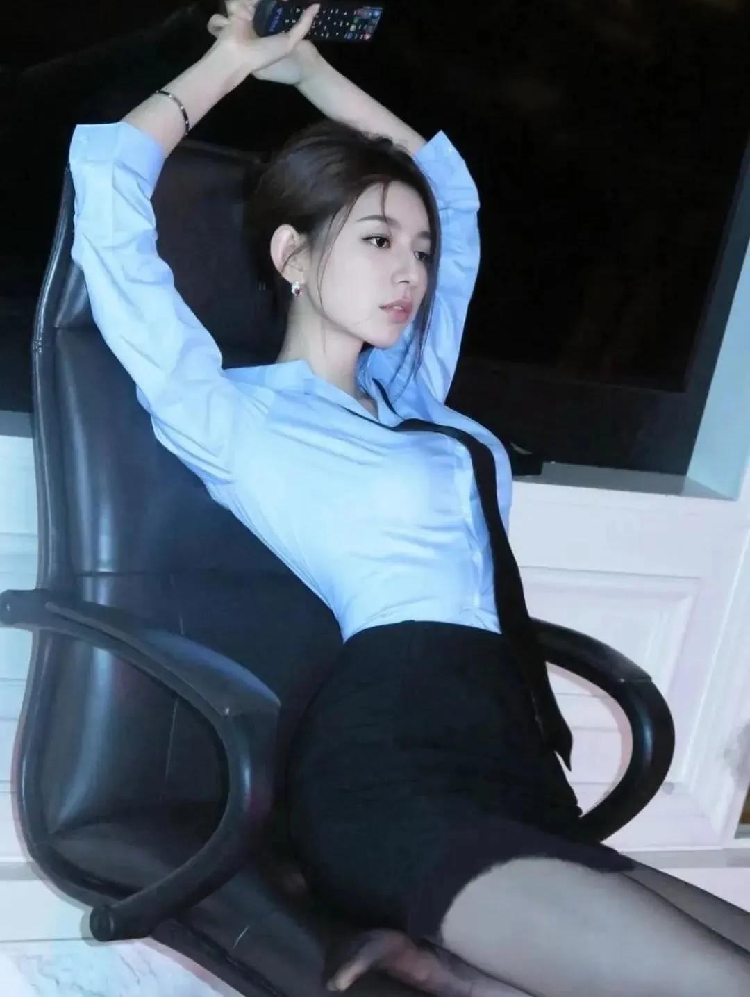 175职场高颜值美女