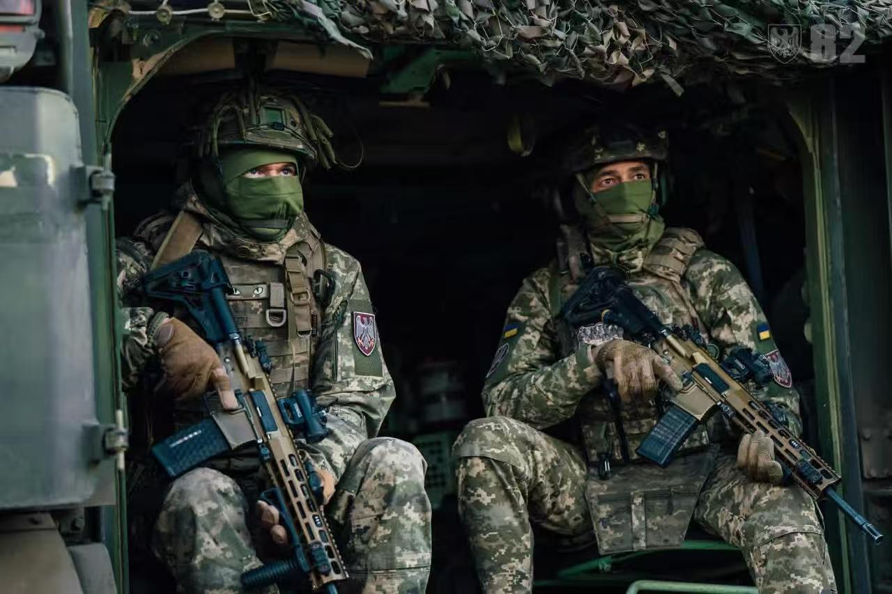 2700度！俄军搬出“太阳武器”，把战场烧成地狱！亚速营340人连惨叫都来不及