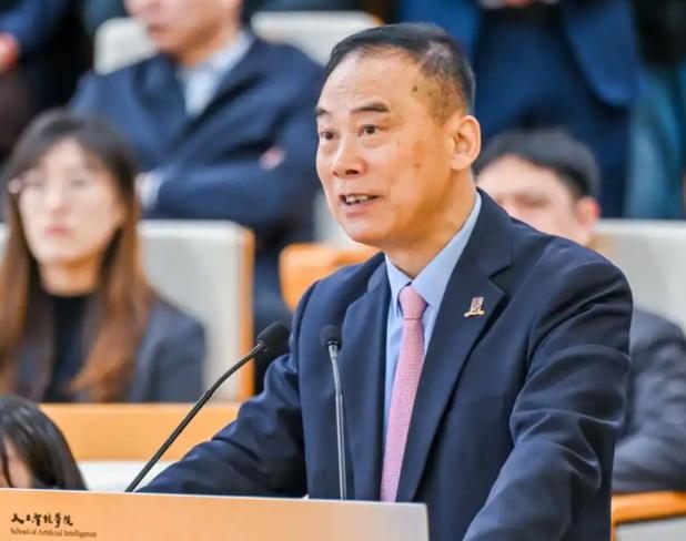 什么人都有啊，港中大（深圳）开学典礼上，校长徐扬生曝了个料，说一个湖南新生跑来闹