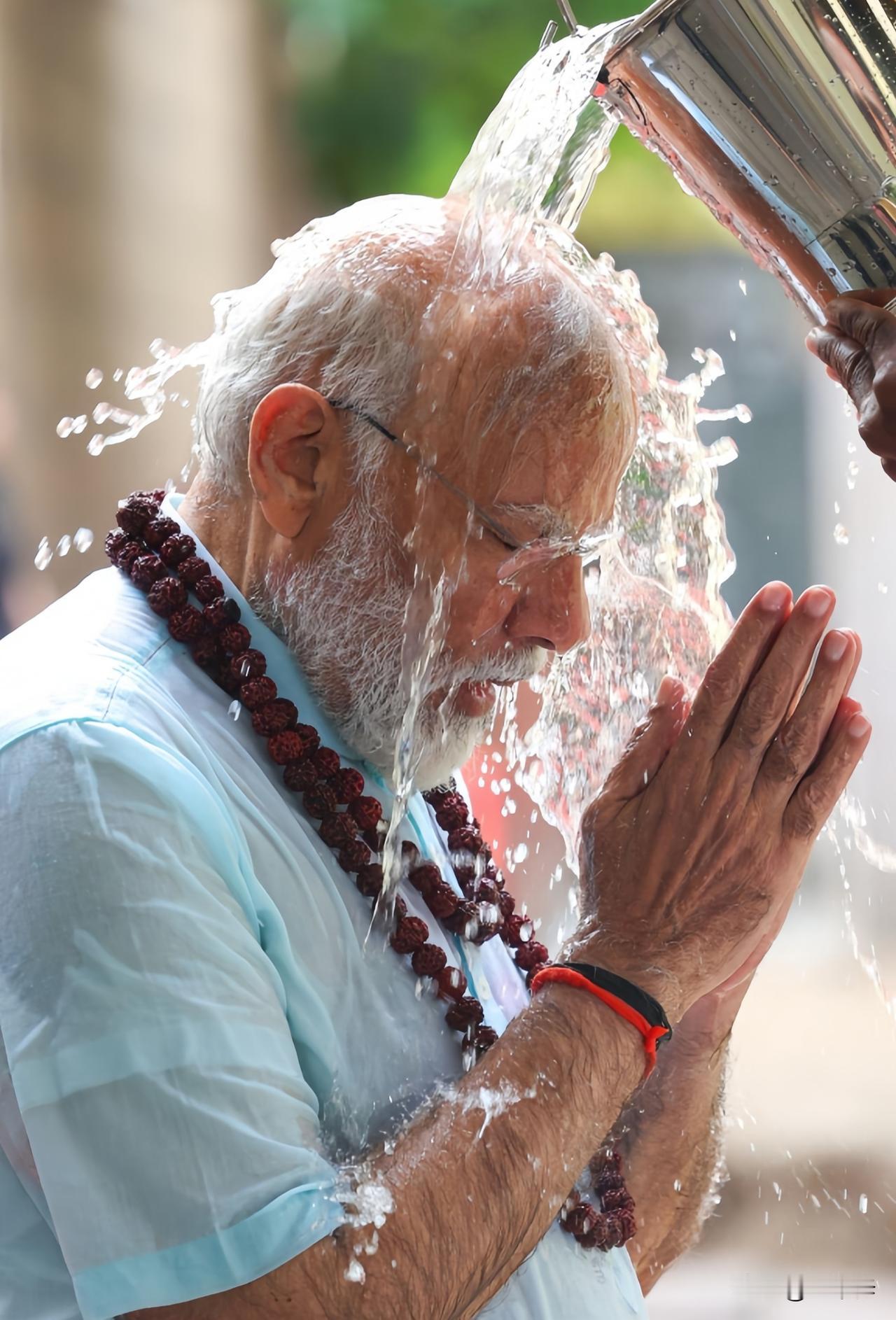 昨晚的莫迪，内心相当憋屈！4月17日，伊朗外长宣布在黎以停火期开放霍尔木兹海