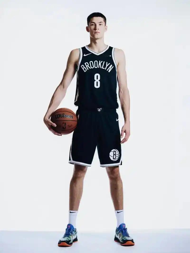 篮网五个首轮签刮出一个新秀全明星篮网战胜爵士，篮网8号秀杰明砍下25分10篮