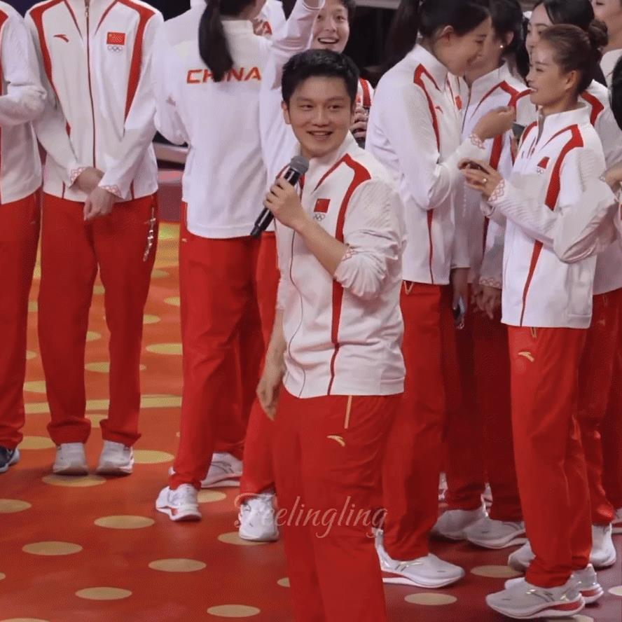 现在才懂樊振东当初去香港为啥要唱野孩子这首歌，原来唱的是他自己。压着万千心事，他