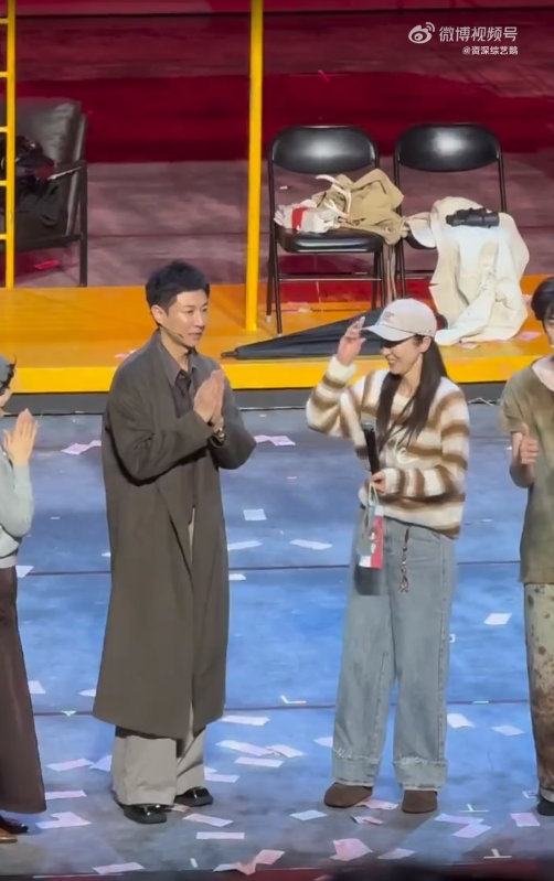 董璇张维伊北大合体两人对视瞬间，爱意满得快溢出屏幕，眼神拉丝超甜，这糖分我狠狠