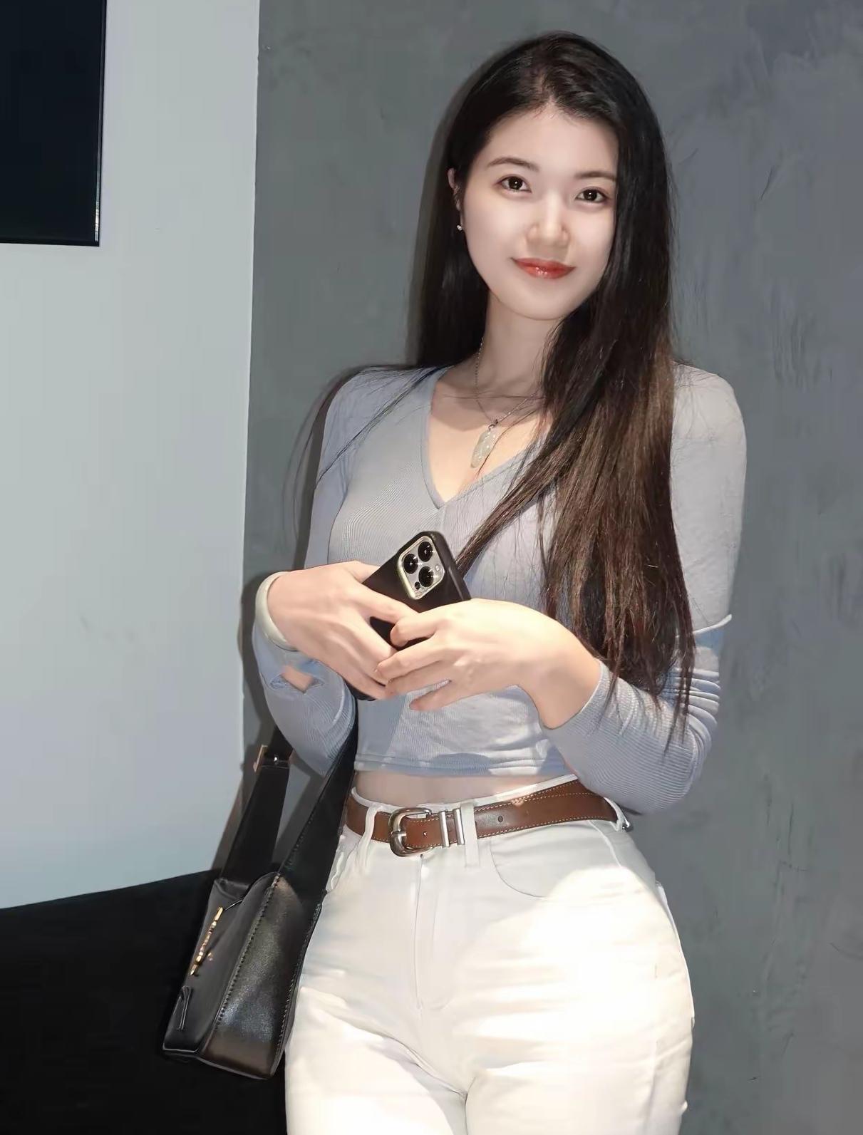 亲情、友情、爱情，是人世间最难以割舍的。