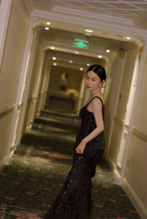 1.霍思燕家不止狗争气，连鸟也争气，家养的鹦鹉在鸟类展演比赛中夺得冠军。2.赵露