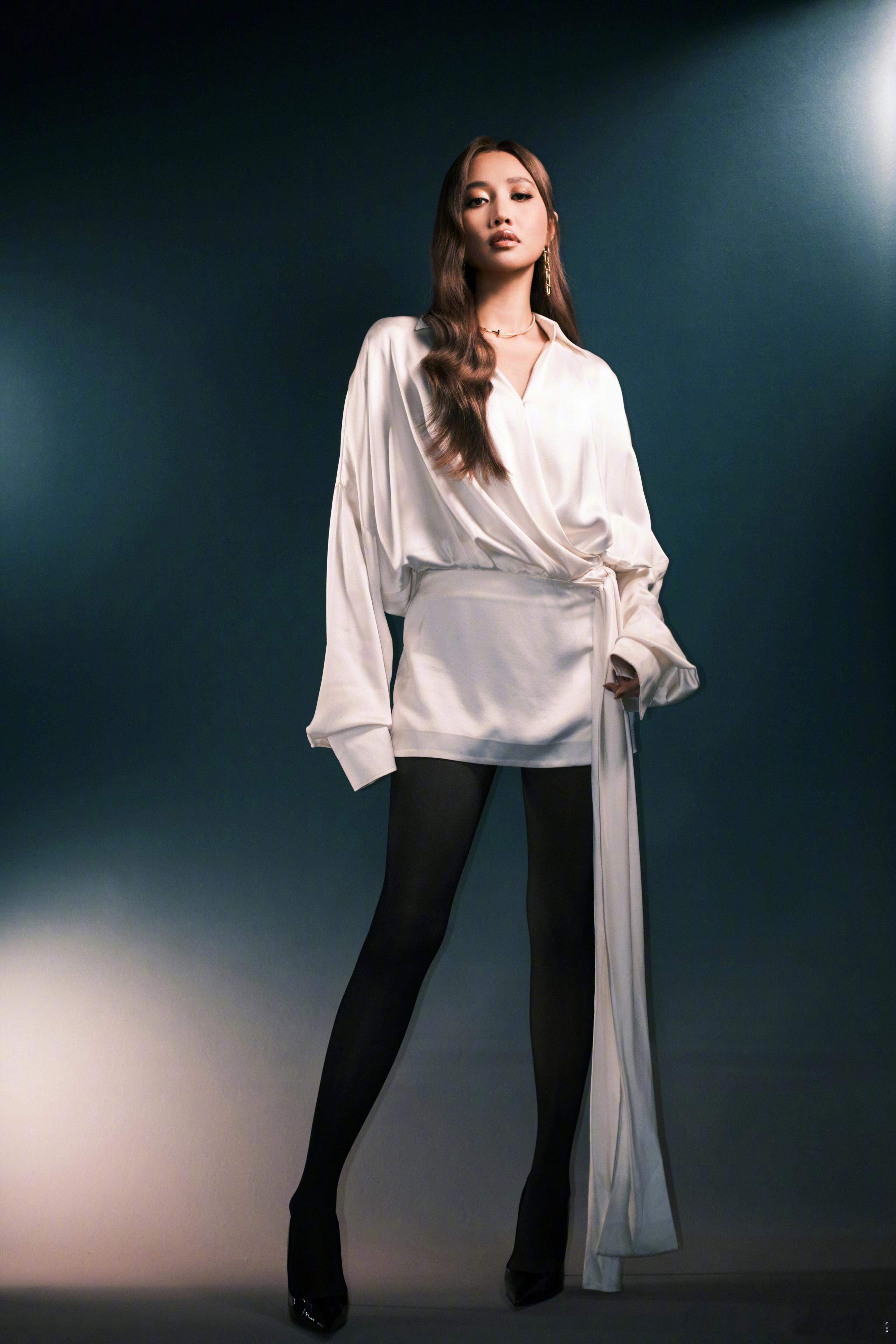 黄丽玲🖤声生不息黑丝造型