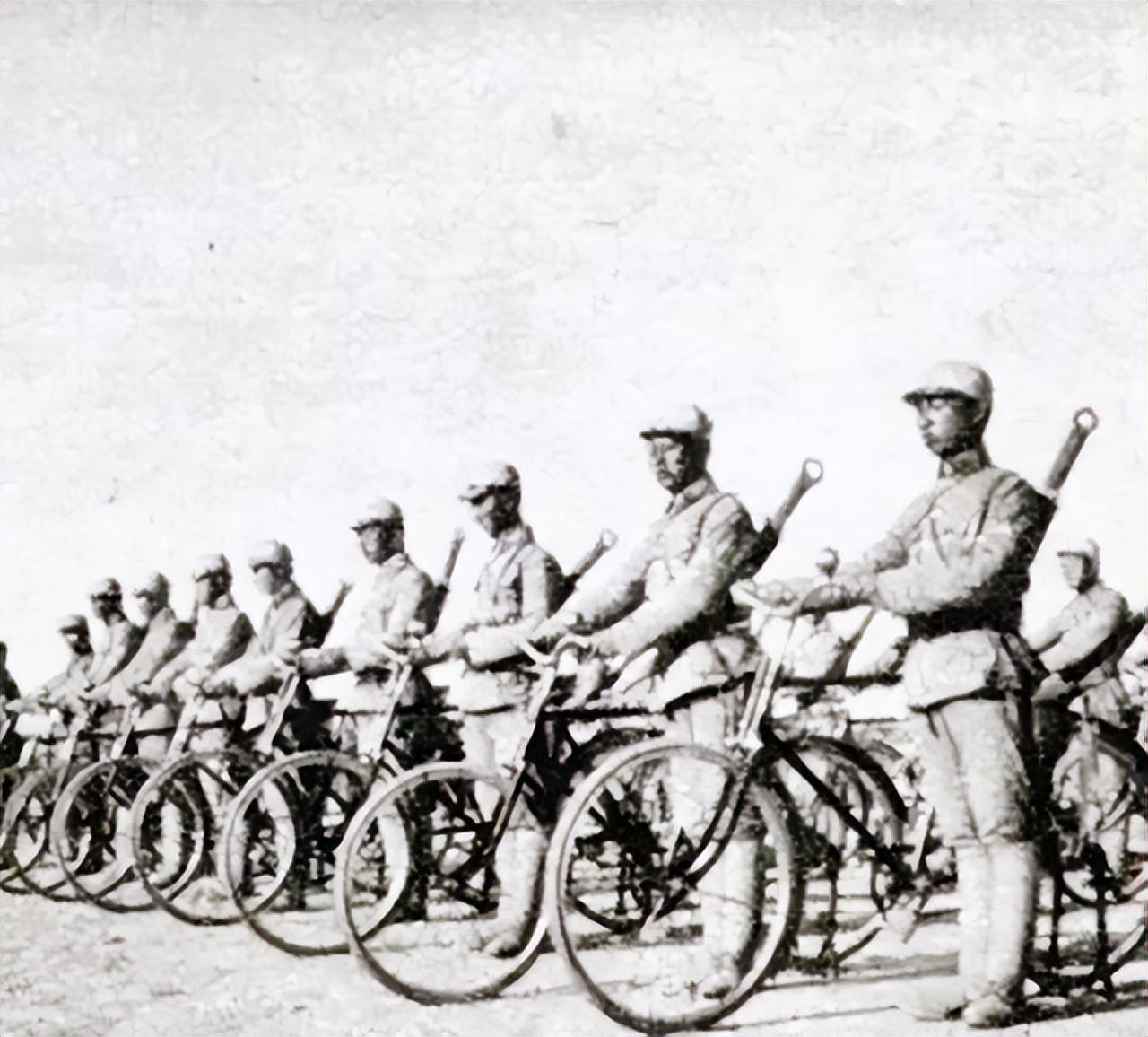 1941年，八路军伏击伪军，缴获了30多辆自行车，正犯愁如何处理时，伪军队长却恳