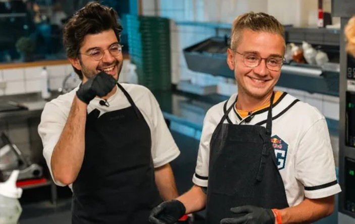 由OG老三雄Topson、Ceb和n0tail组成的娱乐队MonkeyBusi