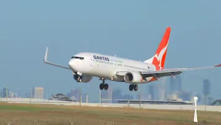 美:阿中你家不行啊中:我家咋的啦美:你家机场数量太少了中:这怎么说啊美