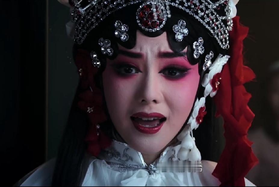 原本觉得刘浩存在《主角》里的演技太木讷，直到看到她在舞台上表演李慧娘，我彻底服气