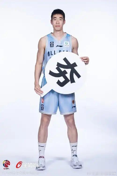 广东宏远试训杨腾飞只是开胃菜，真正的重头戏在外援！放弃萨林杰和麦考尔，留下奎因和