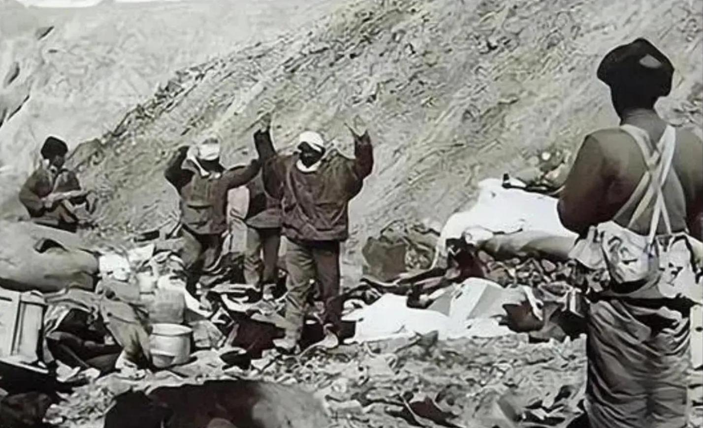 1954年，尼赫鲁首次访华，毛主席热情接待。1954年10月，尼赫鲁对中