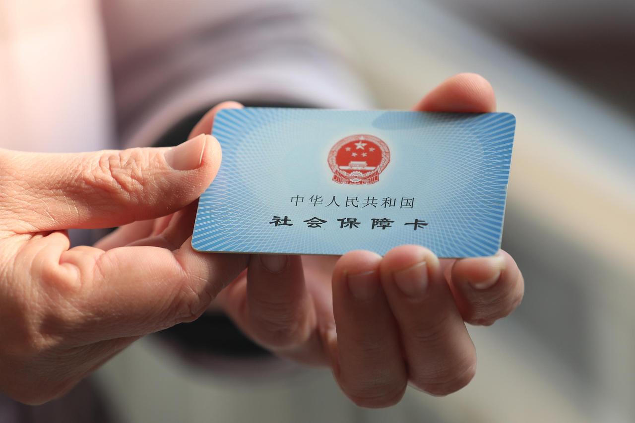 灵活就业真是“福利”？北大教授一句话惹怒2亿人：谁愿意没社保！近期北大张