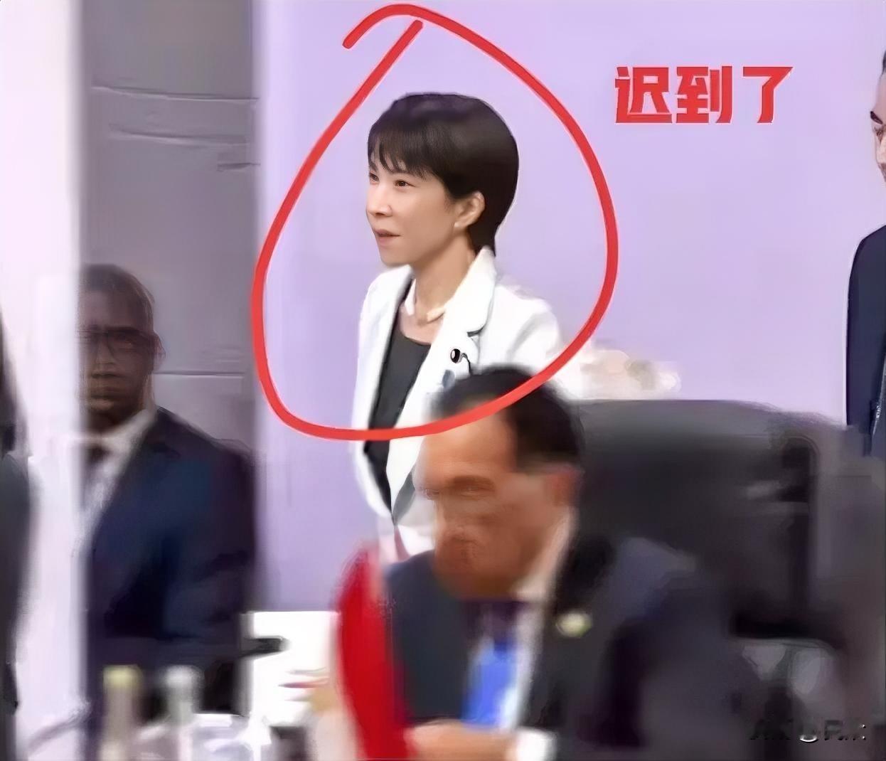 高市早苗：一个让人“发笑”的女人。11月22日，高市早苗在南非出席G20会议，结