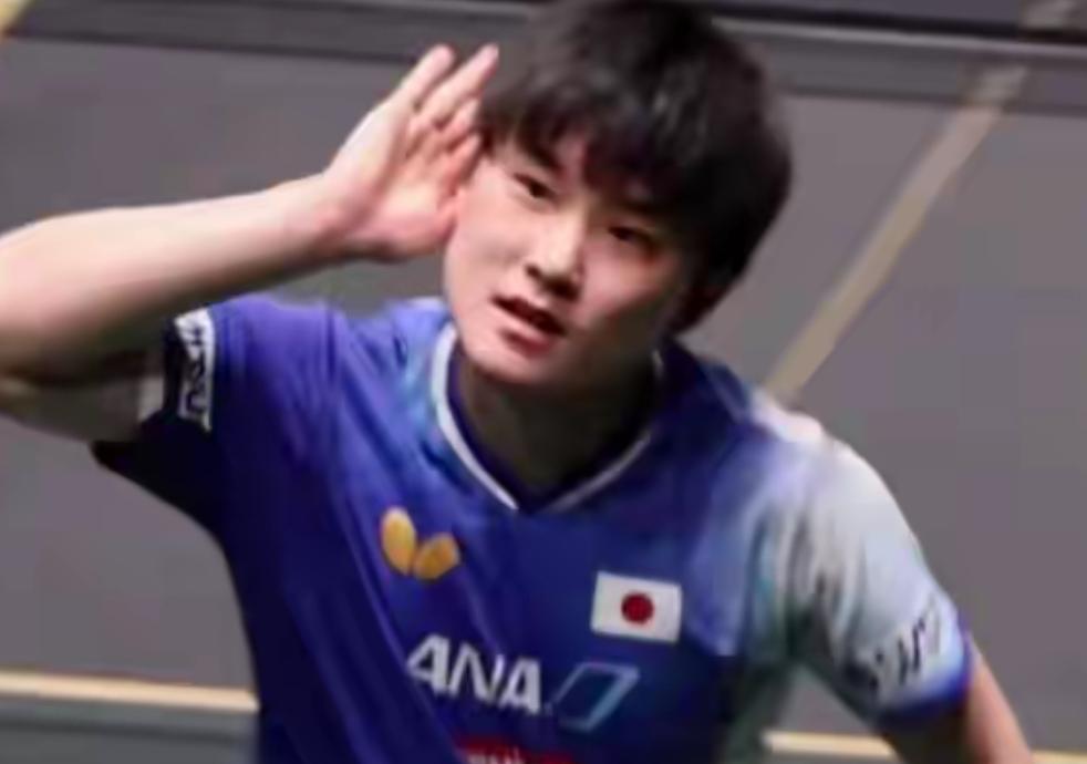 张本智和大闹天宫！香港大决赛上张本智和战胜法国西蒙-高茨后，面对日本媒体扬言：“