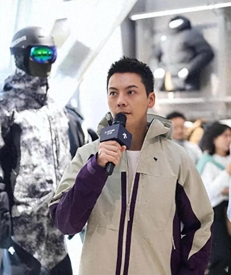 陈伟霆首谈当爸：比通宵打戏累10倍！但娃的呼吸声比掌声动听在综艺上第一次聊当爸的