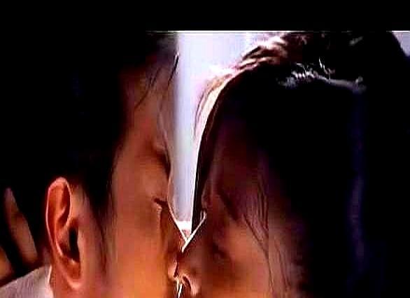 19岁的蒋欣第一次拍戏就被要求亲林志颖，她当场炸毛：我恋爱都没谈过，凭啥把初吻给