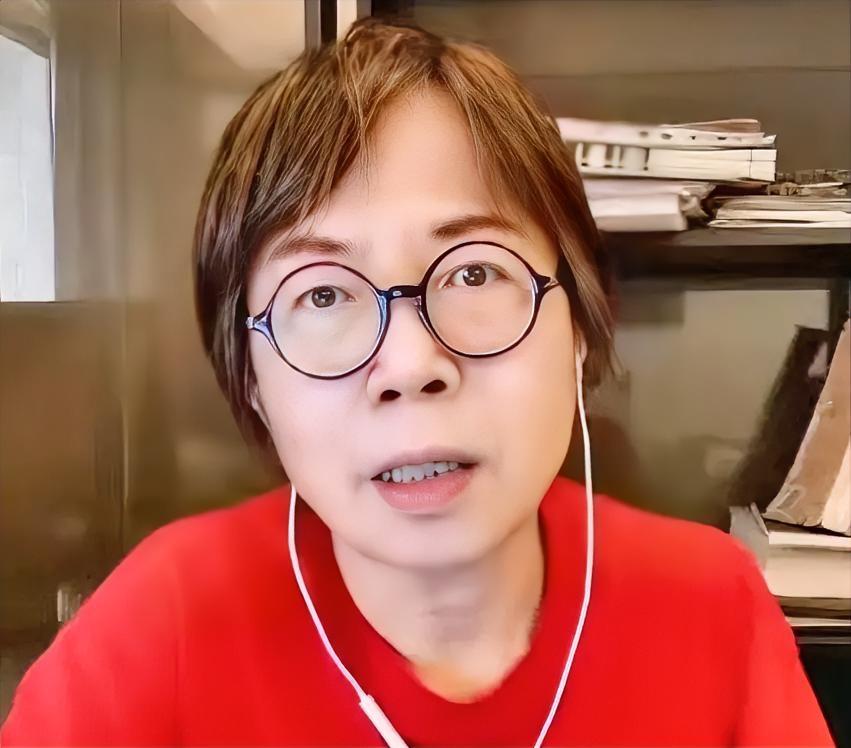 台湾名嘴黄智贤10月1日抛出一段发人深省的论述，“在台湾这样一个选举的社会，你会
