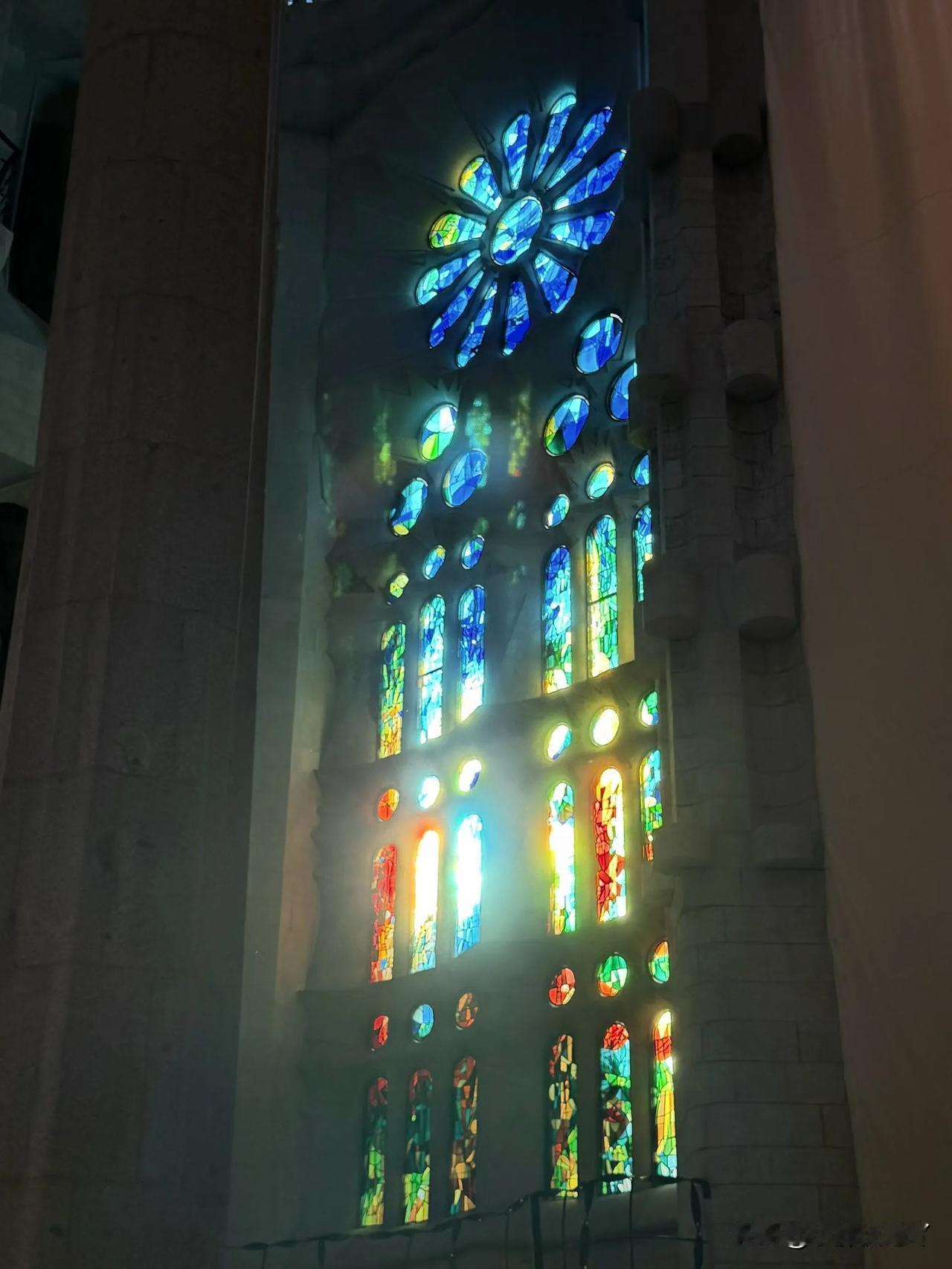 今天我想了一下，到底自己存款多少才能一个月有2000的利息？我算了算，一个月2