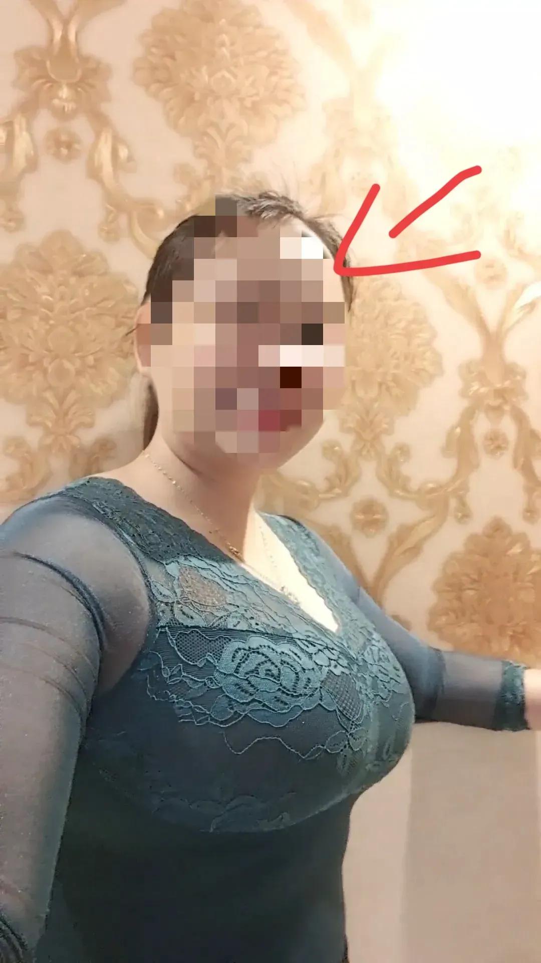 村书记不应该这样的。男子的堂哥也不该这样的。男子的老婆最不应该这样的。心疼