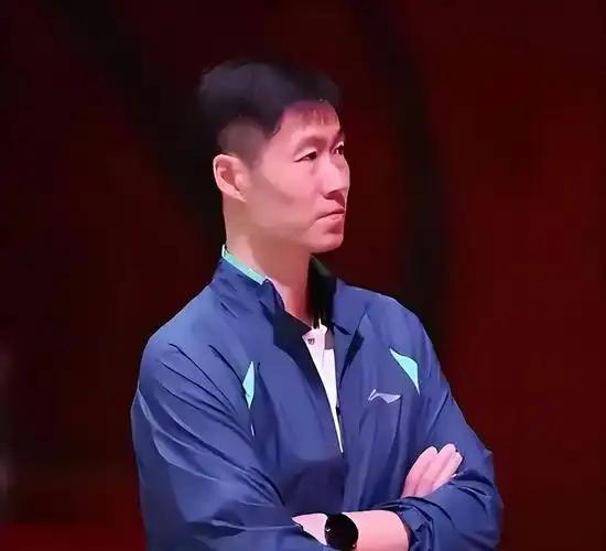 刚执掌中国乒协一年多，王励勤本该借着伦敦世乒赛续写国乒不败传奇，全场都等着看国球