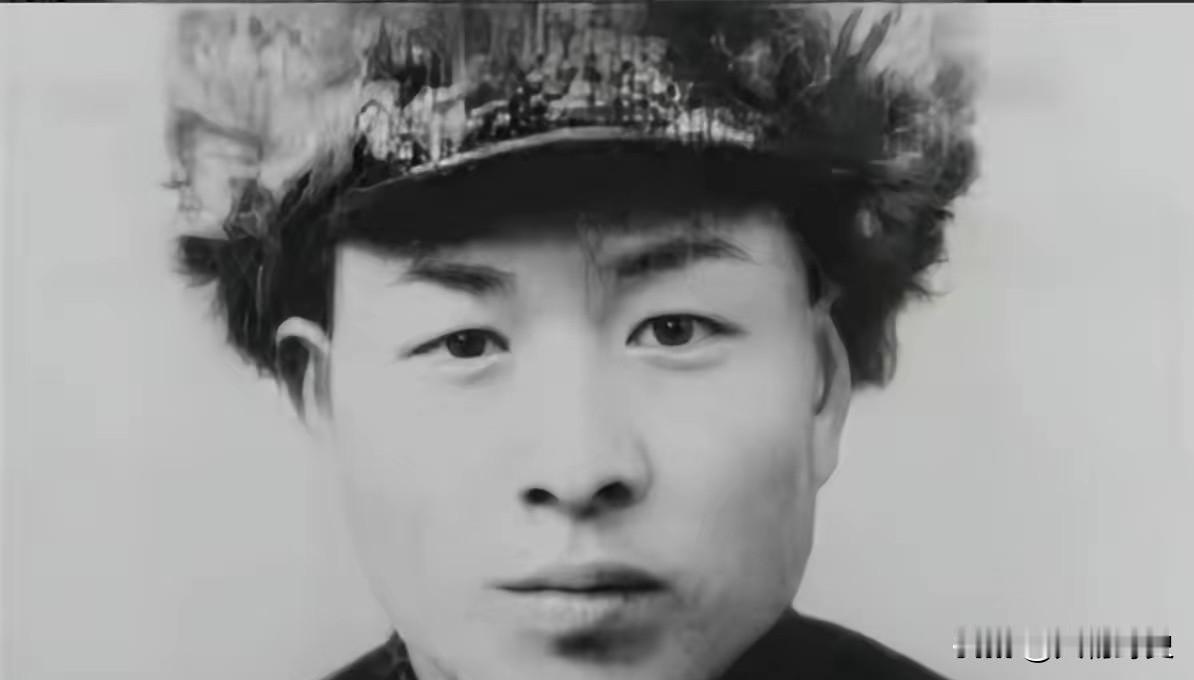 1941年，1名八路军战士意外遭遇8名日军追逐农妇，他默默打开刺刀​​这不是杜