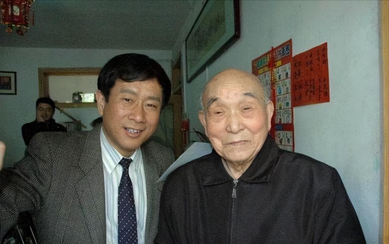 1937年，山东一个老太把一个晕倒的日本鬼子拖回了家，人刚放下，老太太就对儿媳妇