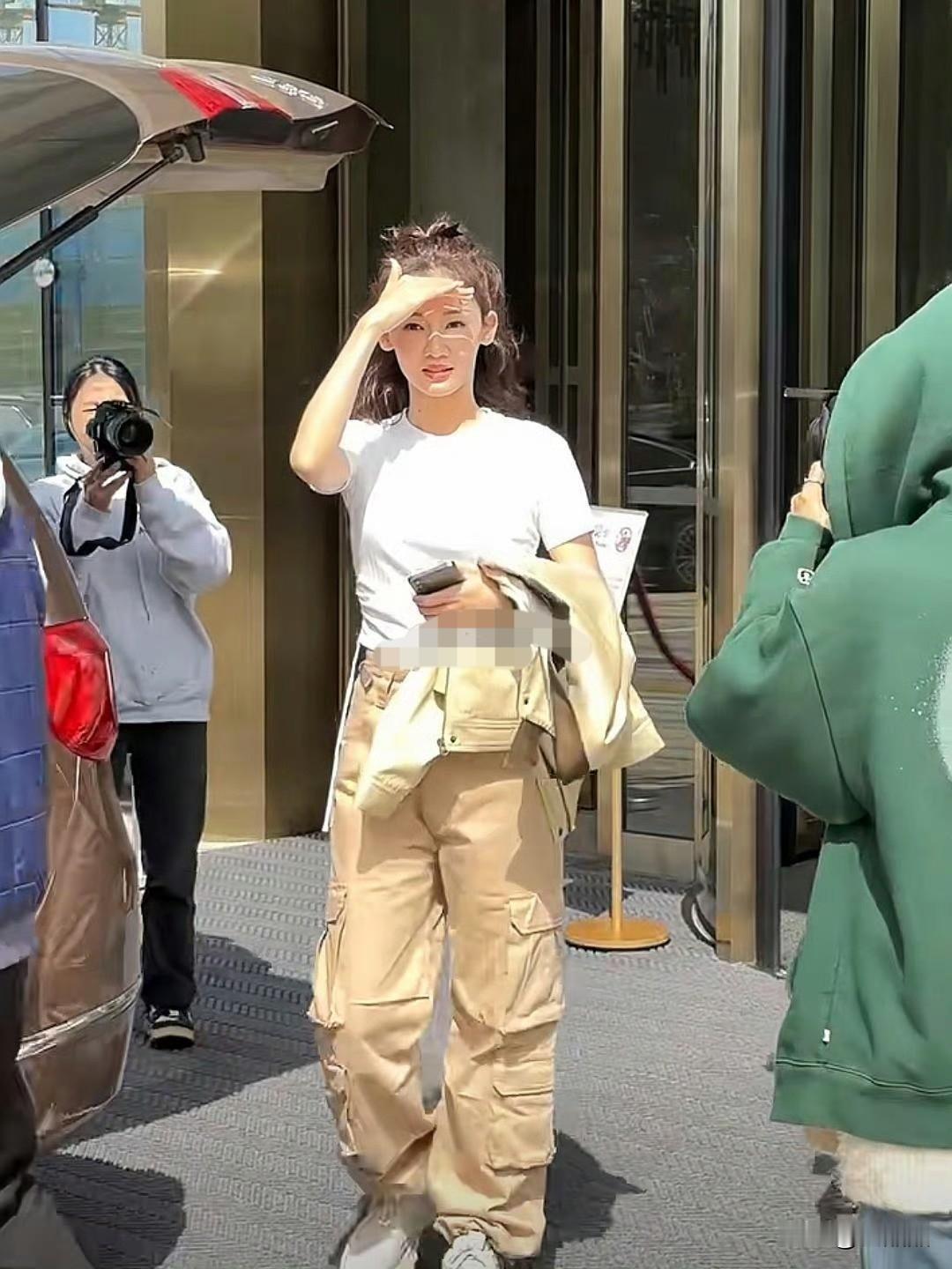 终于理解郑恺的审美了！哪个女人能和苗苗一样，35岁生了三个娃，还能顶着一张大学生的脸啊！