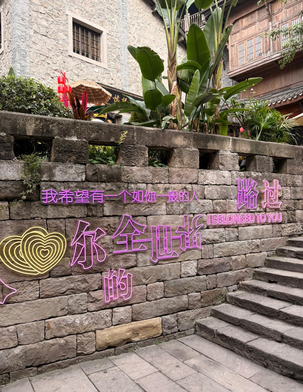 说一说，现在中年夫妻多少人还相亲相爱，相敬如宾的？昨天同学聚会，都是七零后