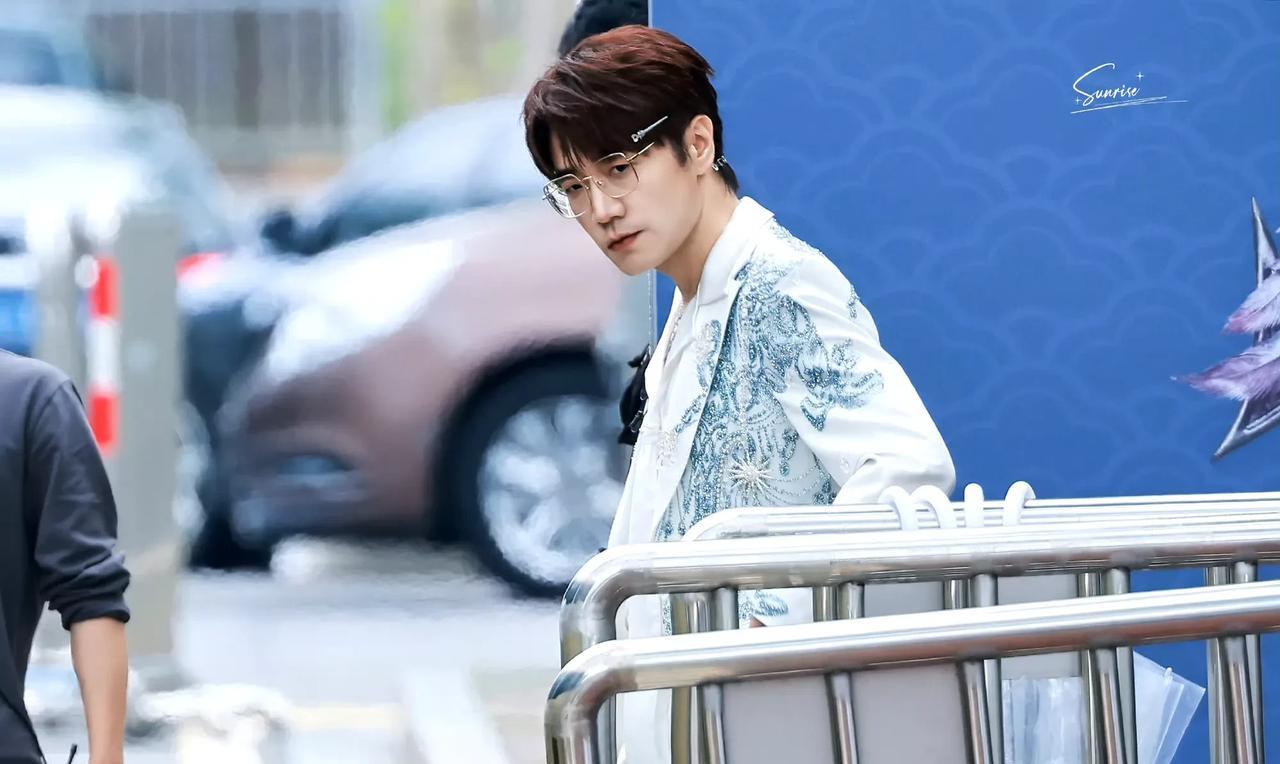 6月15日，综艺《披荆斩棘5》迎来首次初舞台录制，苏醒、王铮亮、王栎鑫和张远准时
