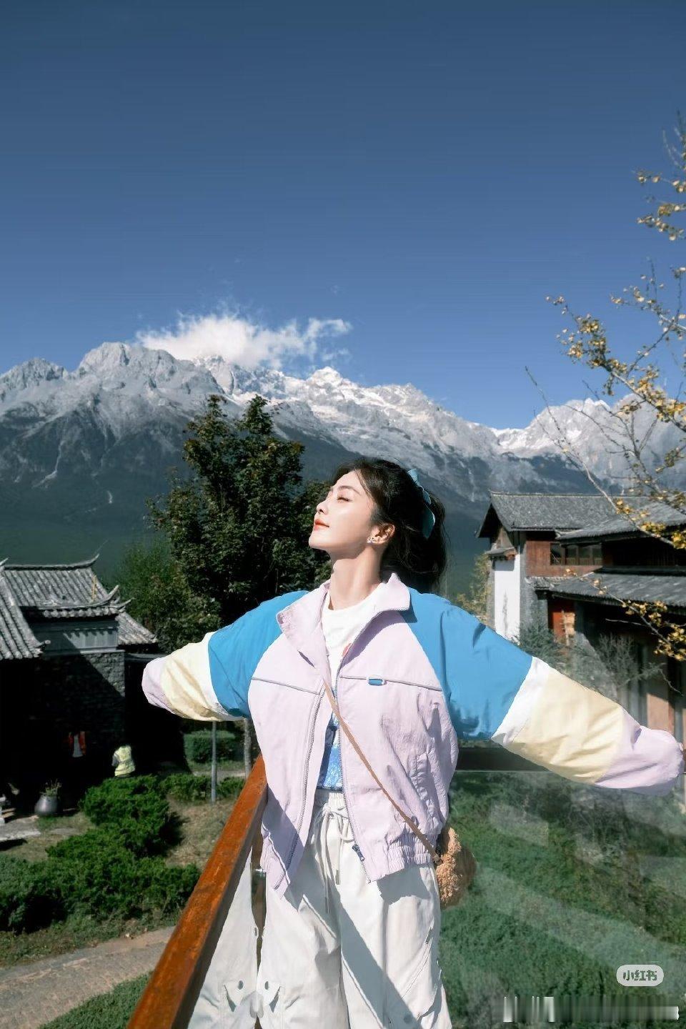 白鹿好适合蓝色湖蓝色天蓝色各种各样的蓝色清爽漂亮