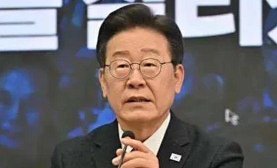 李在明怒怼反华集会！韩国撕裂危机暴露，中方已亮底牌2025年8月12日，韩国