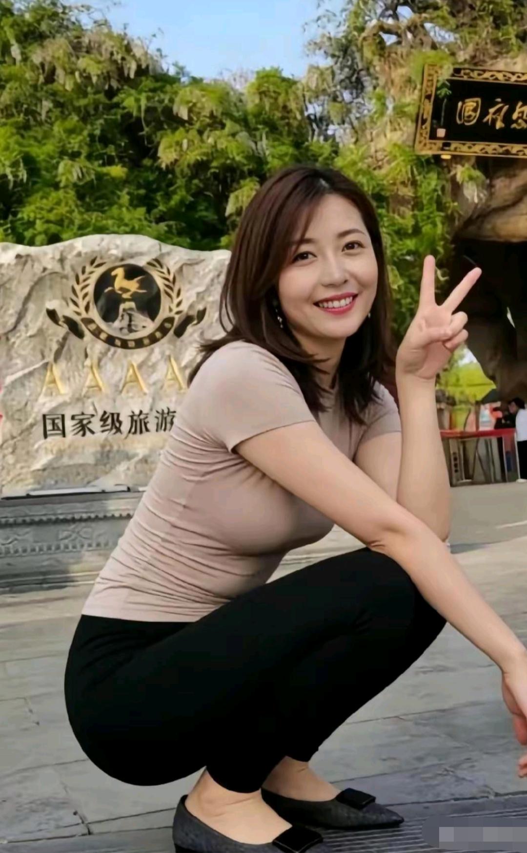 年级大了，比剪刀手都有点不好意思了[大哭][大哭]