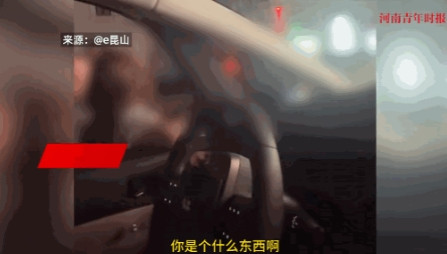 “必须严惩！”近日，湖南长沙，一车主不小心把车开进死胡同，倒车出去时，礼让行人却