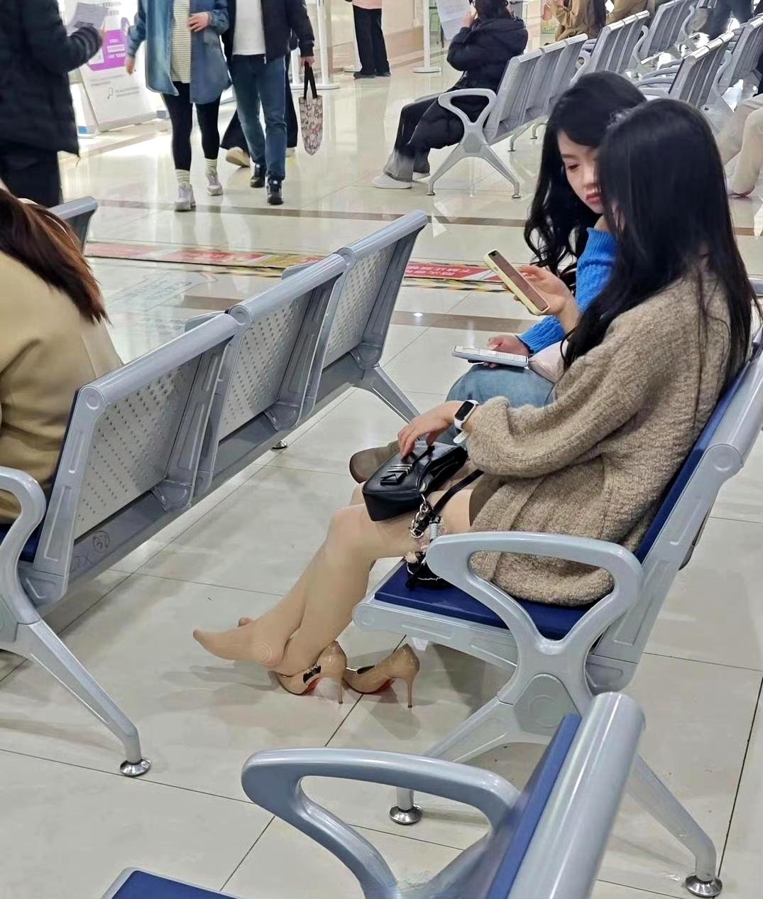 公共场所脱鞋子真的好吗？​​​