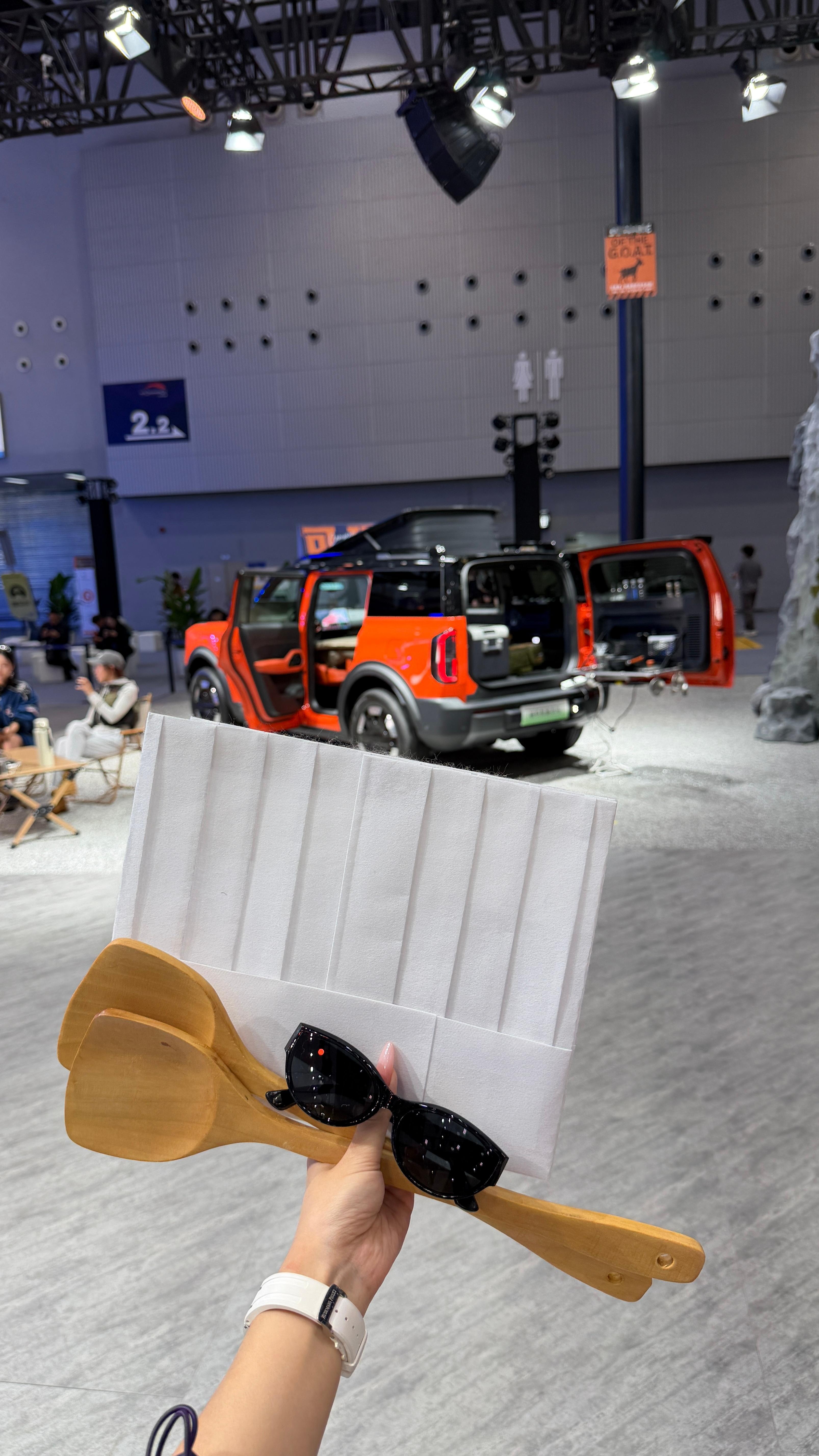 有人想要这套“高雅人士套装”吗？……送了送了～帽子是全新的没戴过社牛必备