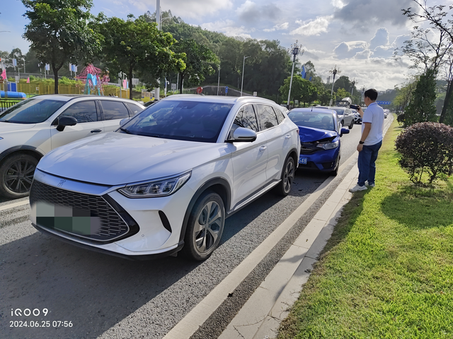 被50万以内最好的车追尾了早上上班，前面车子急刹，刹车尾灯没亮，等发现车距进了