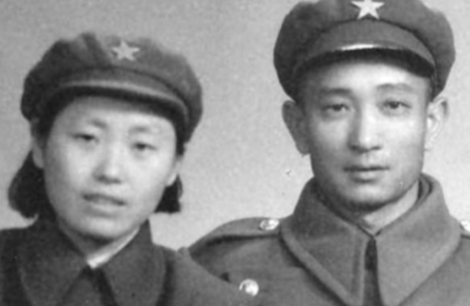 1949年的一天，第22军军长孙继先的女儿在门口玩耍，1个男人跑上前来。当即，男